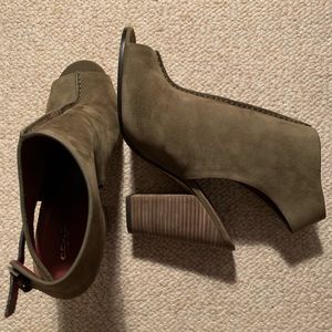 Sz 11 Olive Coach Peeptoe booties